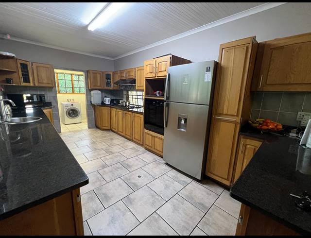4 BEDROOM FREESTANDING FOR SALE IN CLARENDON